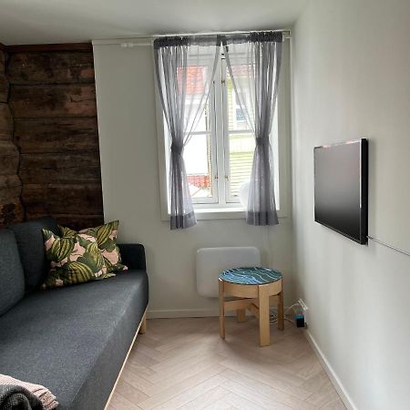 Entire Renovated Apartment From 1780 With Kitchen, Bath, Bedroom, And Living Room In Skuteviken 베르겐 외부 사진