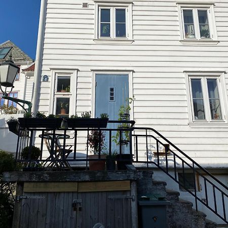 Entire Renovated Apartment From 1780 With Kitchen, Bath, Bedroom, And Living Room In Skuteviken 베르겐 외부 사진
