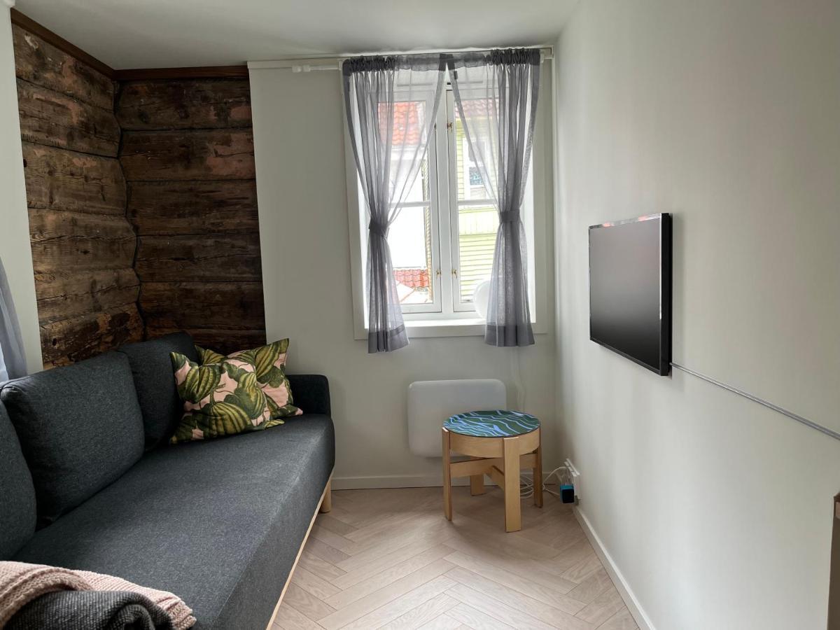 Entire Renovated Apartment From 1780 With Kitchen, Bath, Bedroom, And Living Room In Skuteviken 베르겐 외부 사진