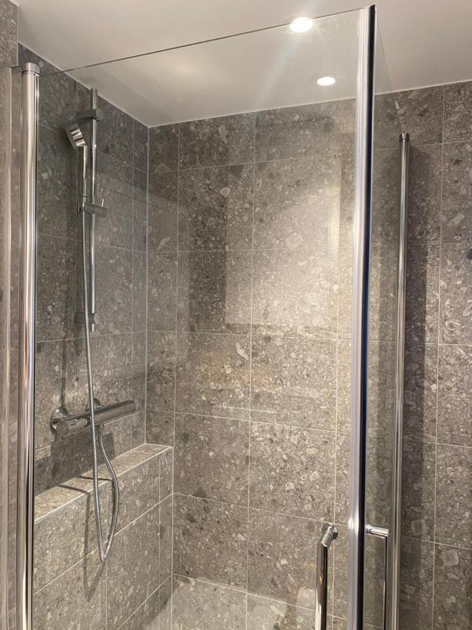 Entire Renovated Apartment From 1780 With Kitchen, Bath, Bedroom, And Living Room In Skuteviken 베르겐 외부 사진