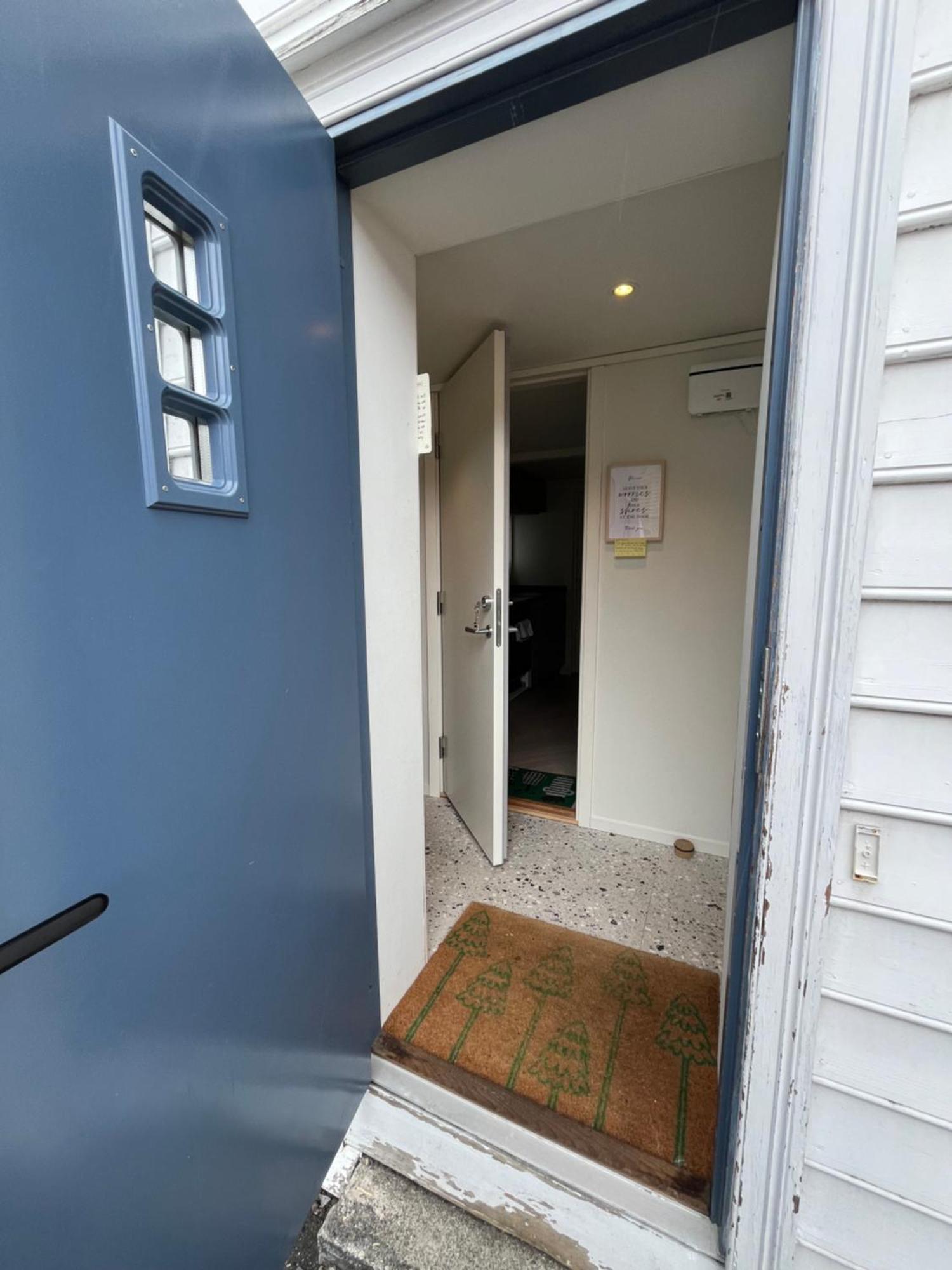Entire Renovated Apartment From 1780 With Kitchen, Bath, Bedroom, And Living Room In Skuteviken 베르겐 외부 사진