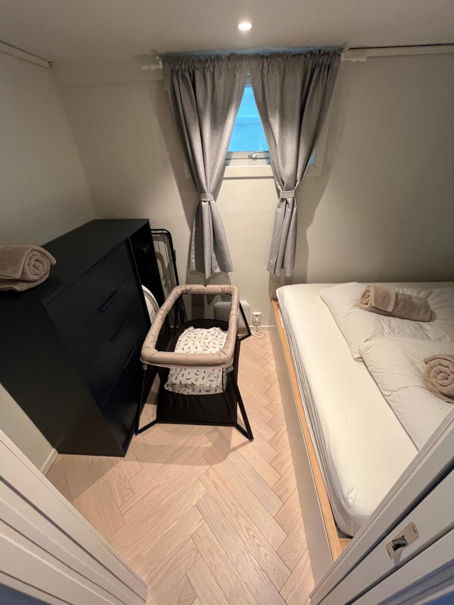 Entire Renovated Apartment From 1780 With Kitchen, Bath, Bedroom, And Living Room In Skuteviken 베르겐 외부 사진
